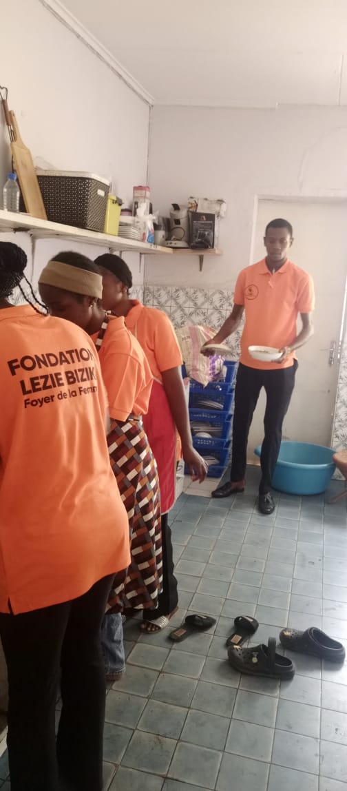 Équipe de la Fondation Lezie Biziki en action